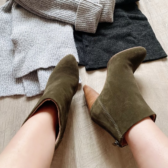 Seychelles leather zipper back ankle booties - Picture 14 of 15